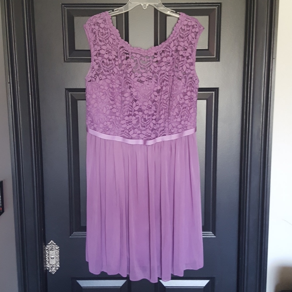 Lavender Purple Lace Bridesmaid Knee-Length Dress